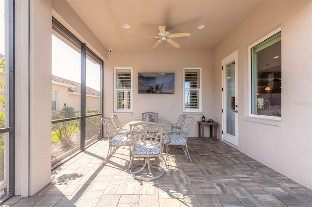 sunroom with ceiling fan