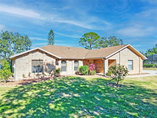 ranch-style house featuring a front yard