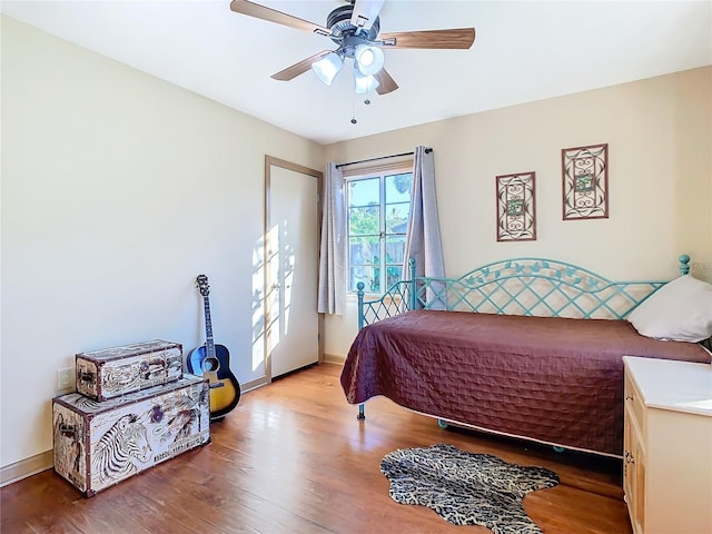 bedroom featuring light hardwood / wood-style floors and ceiling fan