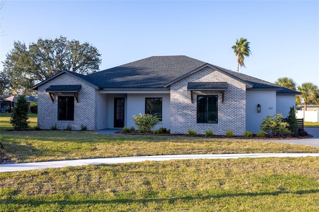 view of front of house featuring a front lawn