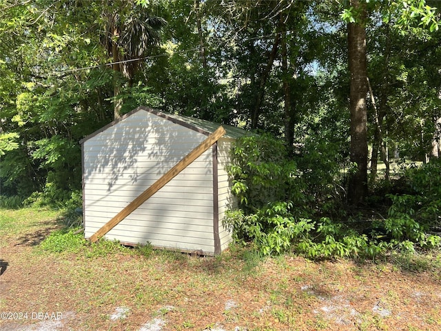 view of outbuilding