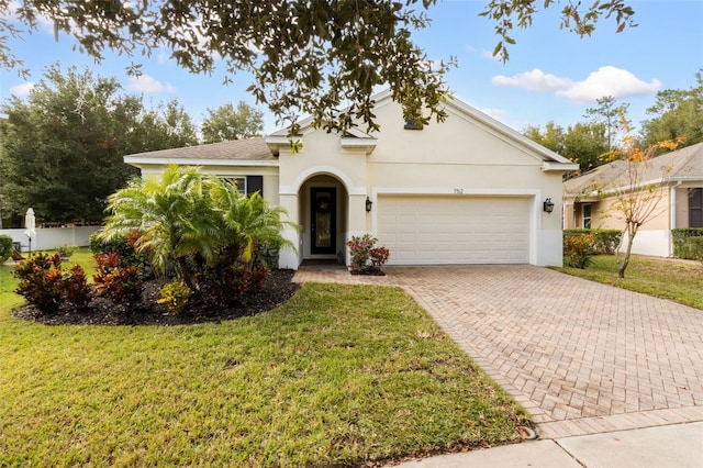 view of front facade featuring a front yard and a garage