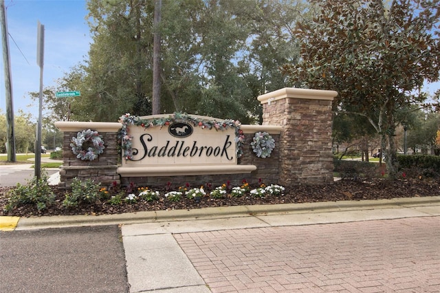 view of community / neighborhood sign