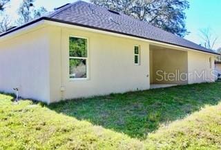 view of side of property featuring a lawn