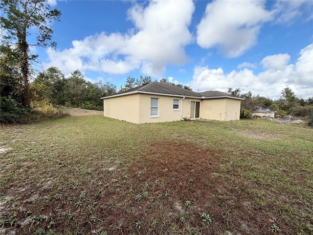 back of house featuring a lawn