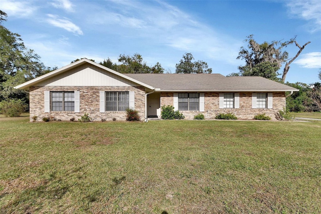 ranch-style home with a front lawn