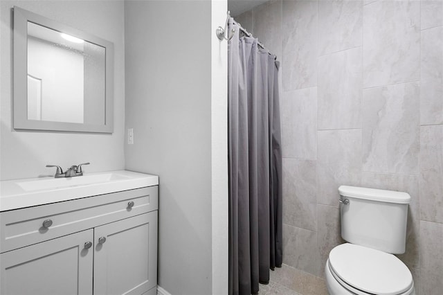 bathroom featuring vanity, toilet, and curtained shower