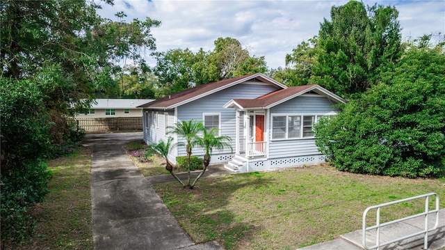 view of front of house featuring a front yard