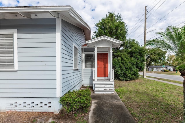 property entrance with a yard