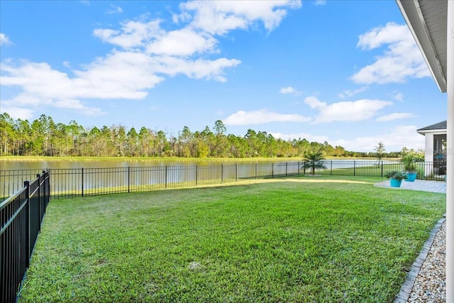 view of yard featuring a water view