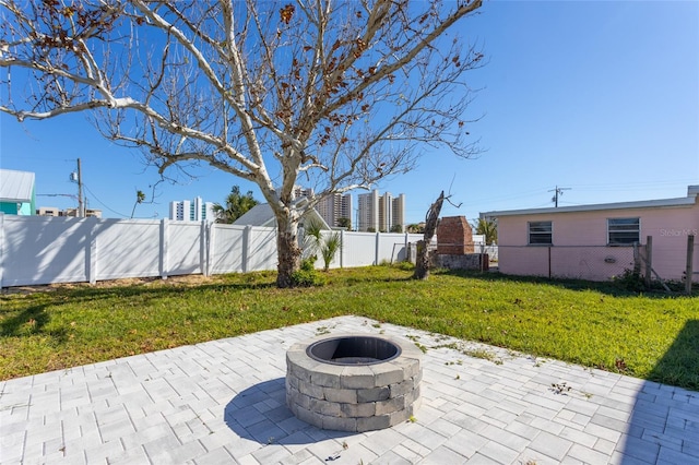 view of patio featuring a fire pit