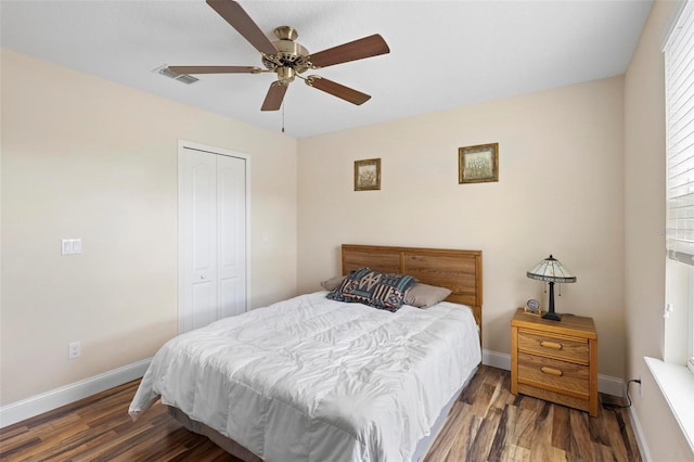 bedroom with ceiling fan, dark hardwood / wood-style floors, and a closet