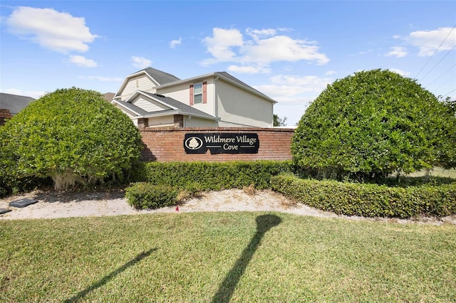 community sign featuring a lawn