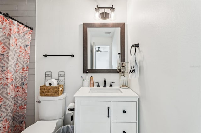 bathroom with a shower with curtain, vanity, ceiling fan, and toilet