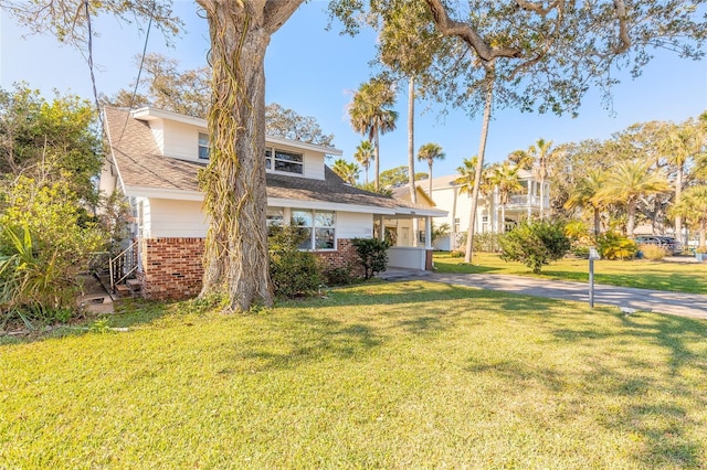 view of front of house with a front lawn