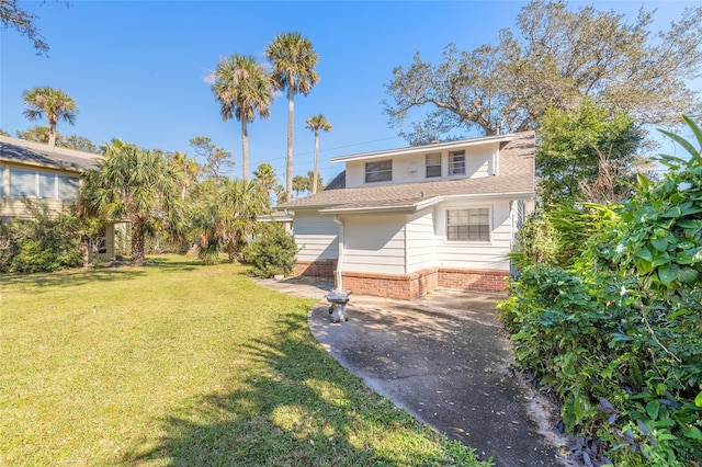 view of front of house with a front yard