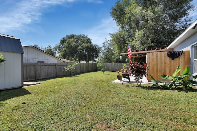 view of yard with a shed