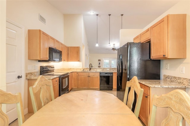 kitchen featuring black appliances, pendant lighting, kitchen peninsula, and ceiling fan