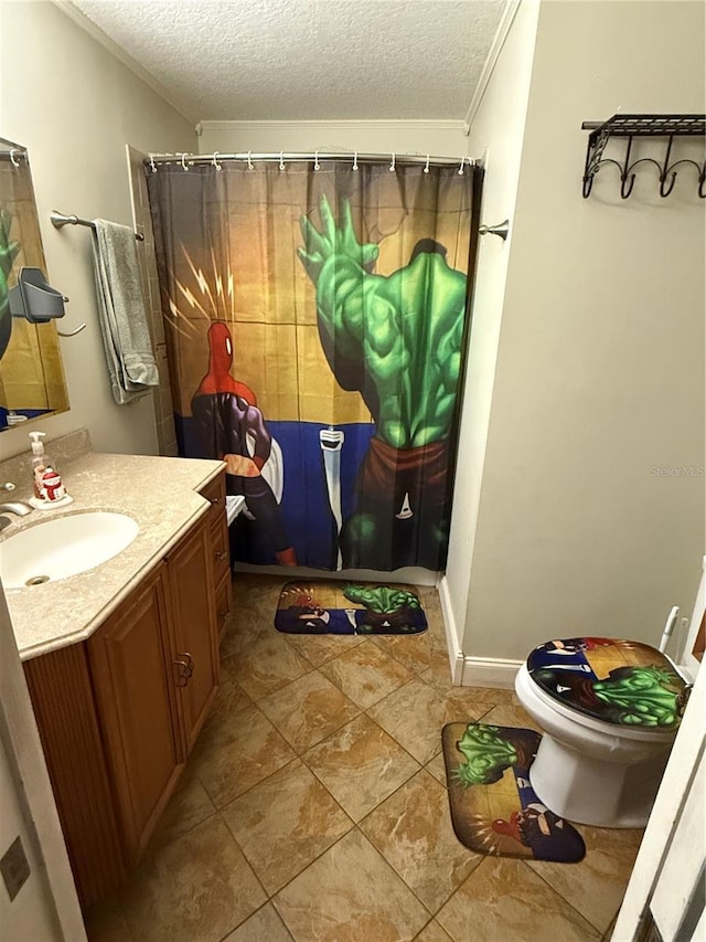 bathroom featuring a shower with shower curtain, vanity, toilet, and a textured ceiling