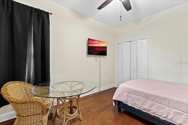 bedroom featuring dark hardwood / wood-style flooring, a closet, and ceiling fan