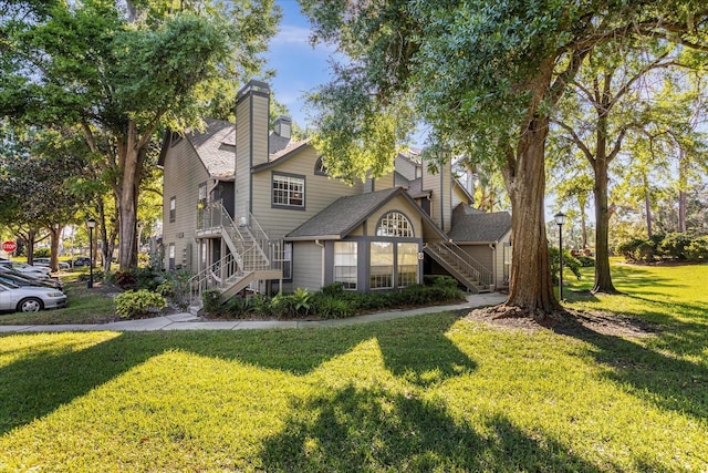 view of front of house with a front lawn