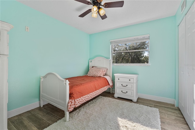 bedroom featuring ceiling fan and a closet