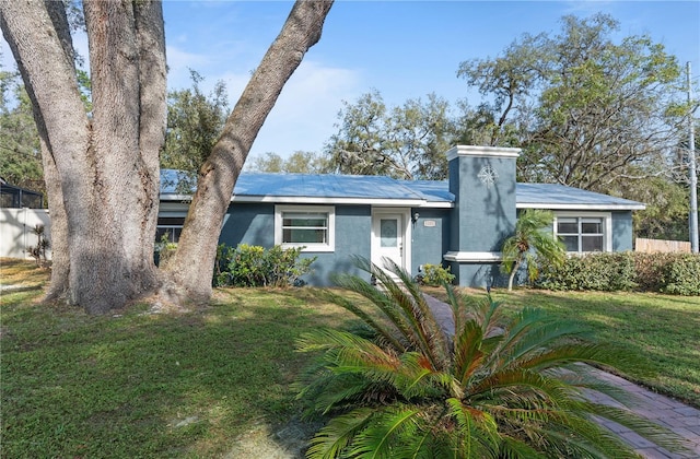 view of front of property with a front yard