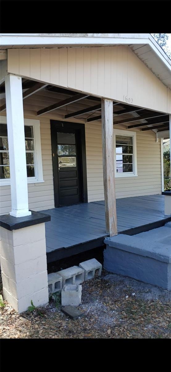 property entrance with a porch