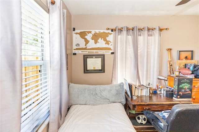 bedroom featuring ceiling fan