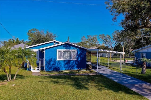 view of front of home with a carport and a front lawn