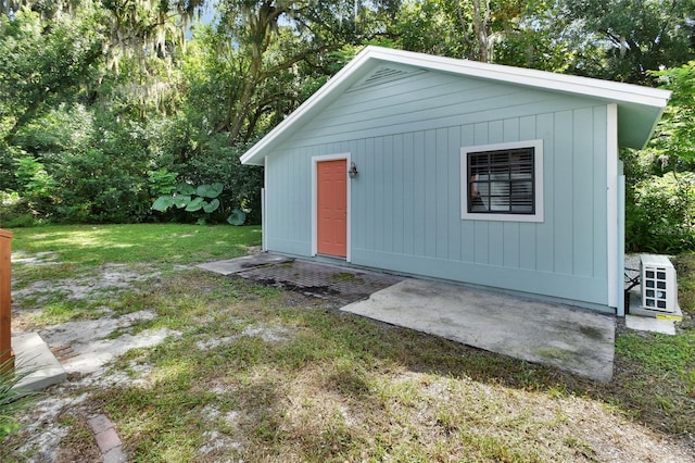 view of outbuilding featuring a lawn