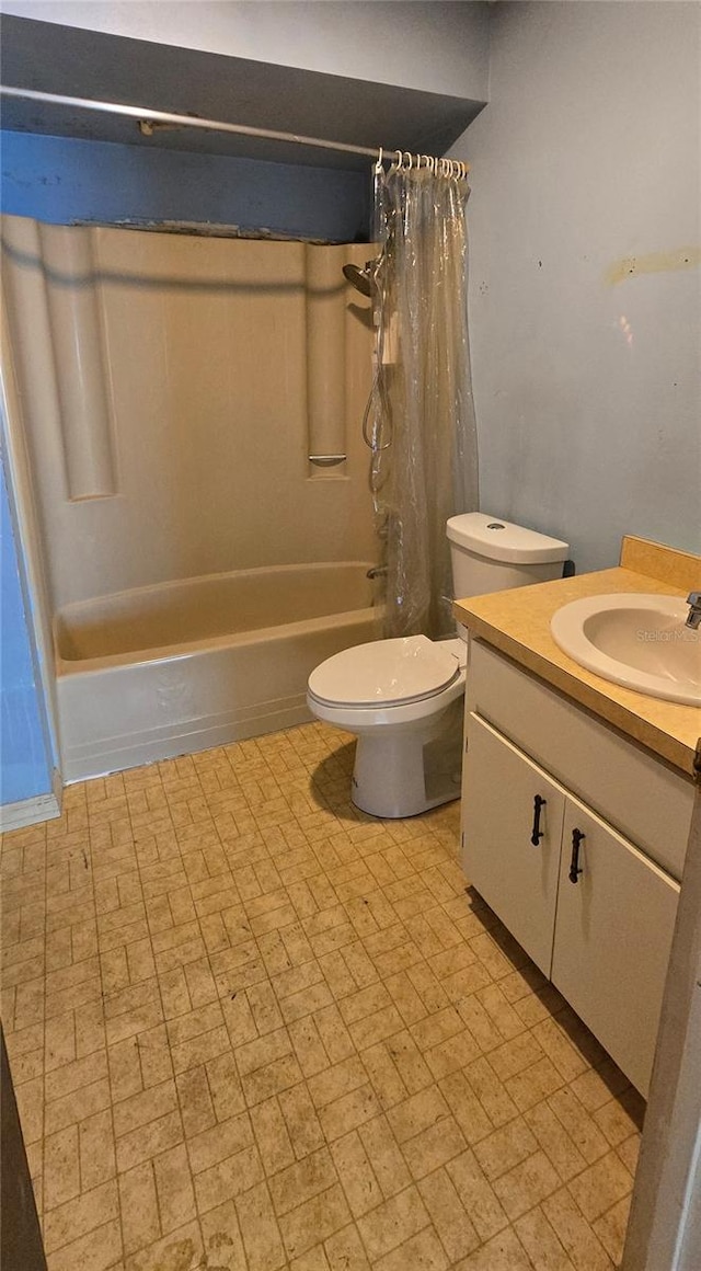 full bathroom featuring vanity, shower / bath combo, and toilet