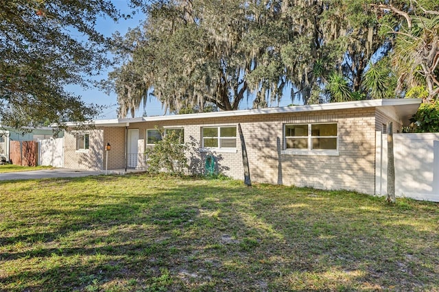 ranch-style home featuring a front yard