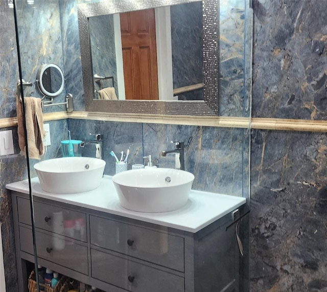 bathroom with tasteful backsplash and vanity