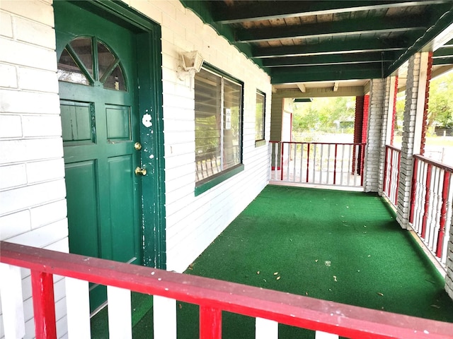 property entrance featuring a porch