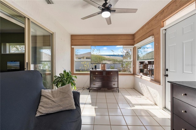 sunroom / solarium featuring ceiling fan