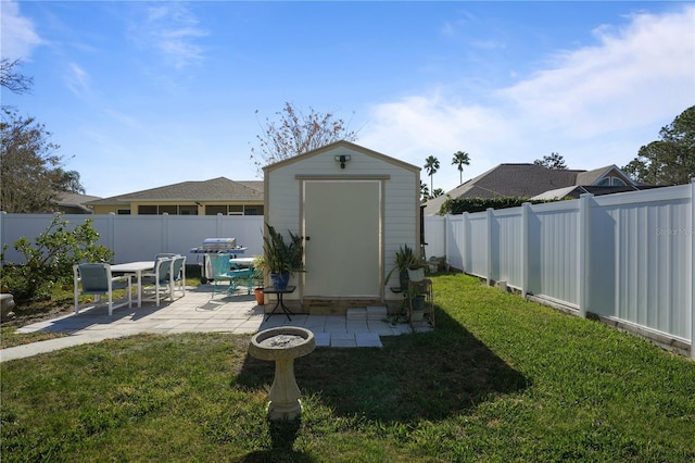 view of outdoor structure featuring a yard