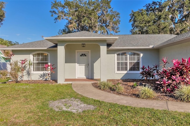 view of front of house with a front lawn