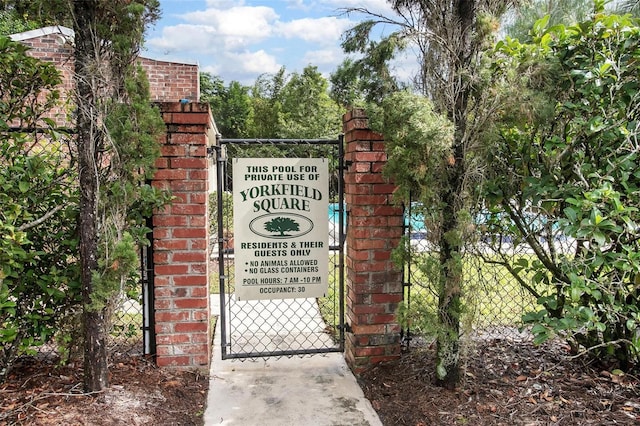 view of community / neighborhood sign