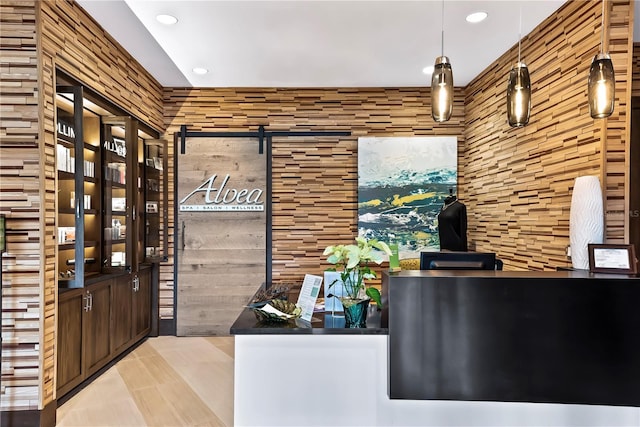 welcome area featuring a barn door