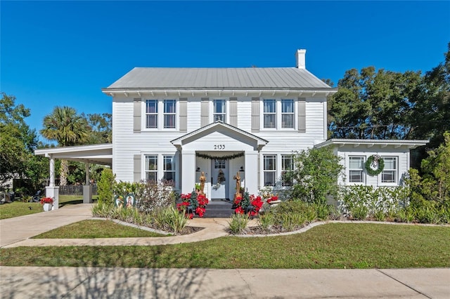 view of front of home featuring a carport and a front yard