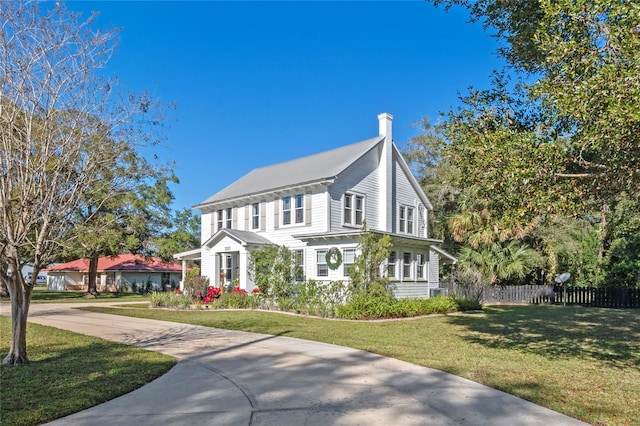 view of front facade with a front yard