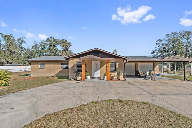 view of front of home featuring a front lawn and a garage