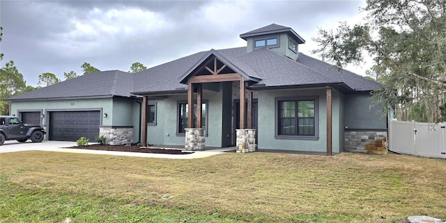 view of front of house featuring a front yard and a garage