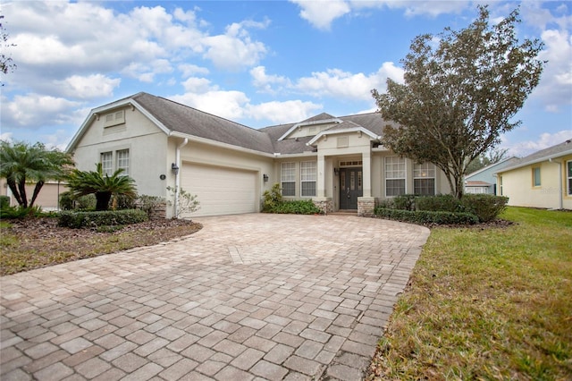 view of front of house featuring a front lawn and a garage