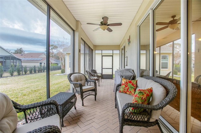 sunroom with ceiling fan