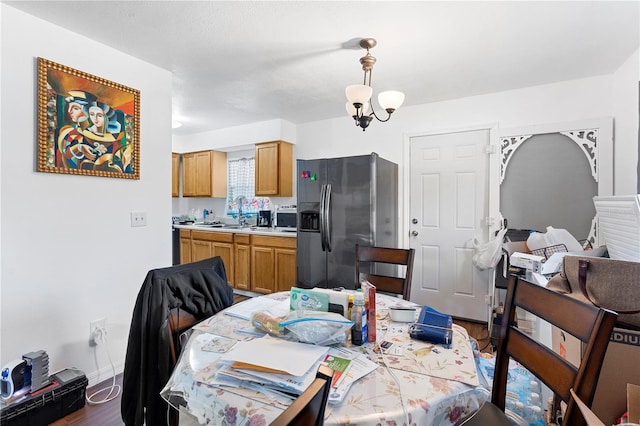 dining room featuring sink, a notable chandelier, and dark hardwood / wood-style flooring