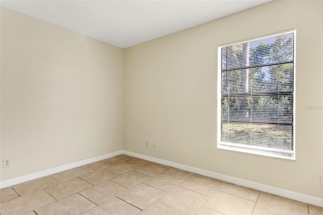 empty room featuring light tile patterned flooring