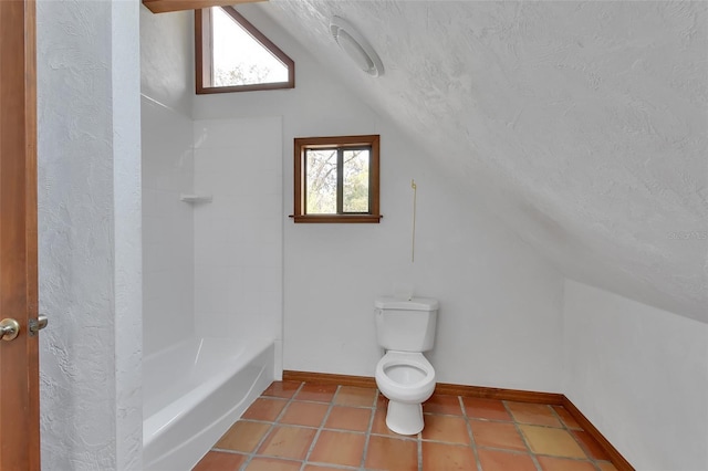 full bathroom with baseboards, a textured ceiling, toilet, and vaulted ceiling