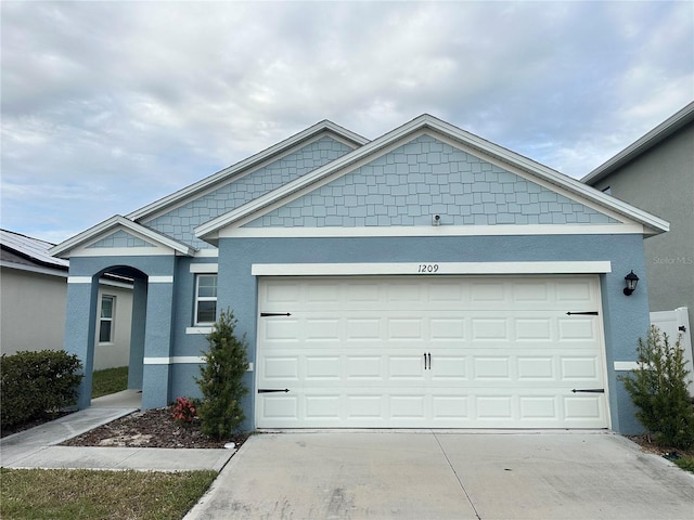 view of front facade featuring a garage